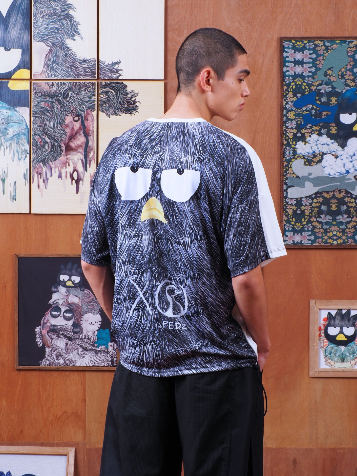 BLACK AND WHITE XO T-SHIRT