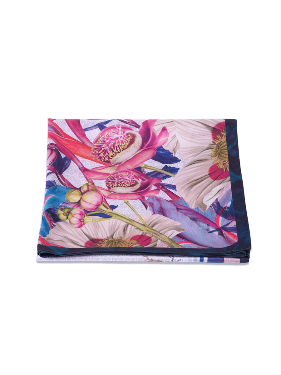 ผ้าพันคอพิมพ์ลายดอกสาละในสวนแห่งความลับสีขาวขอบน้ำเงิน